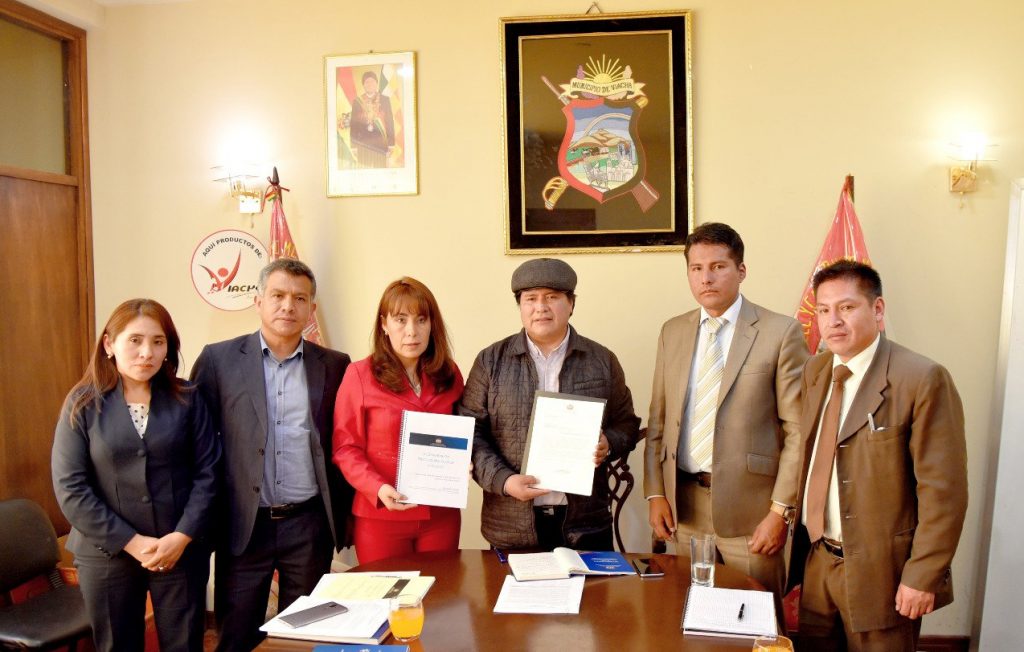 La Procuraduría General del Estado entrega la Recomendación Procuradurial al Gobierno Autónomo Municipal de Viacha para mejorar su gestión jurídica