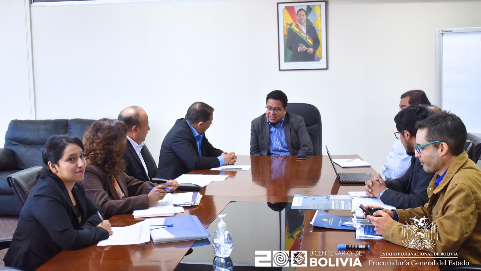 PROCURADOR GENERAL DEL ESTADO SE REÚNE CON AUTORIDADES DE LA FACULTAD DE DERECHO DE LA UMSA PARA FORTALECER LA DEFENSA LEGAL DEL ESTADO
