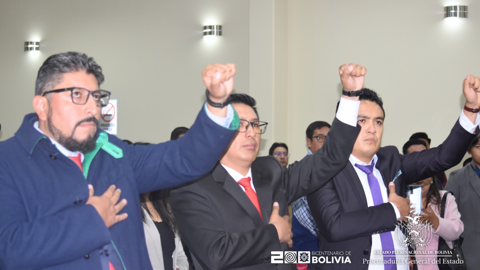 EL PROCURADOR GENERAL DEL ESTADO DE BOLIVIA, MSC CÉSAR ADALID SILES BAZÁN, POSESIONA A LOS NUEVOS SUB PROCURADORES