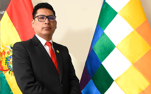 PROCURADOR GENERAL SALUDA HISTÓRICA RESOLUCIÓN DE LA ONU QUE RECONOCE A LA WIPHALA COMO SÍMBOLO DE ARMONÍA, EQUILIBRIO Y COMPLEMENTARIEDAD CON LA MADRE TIERRA