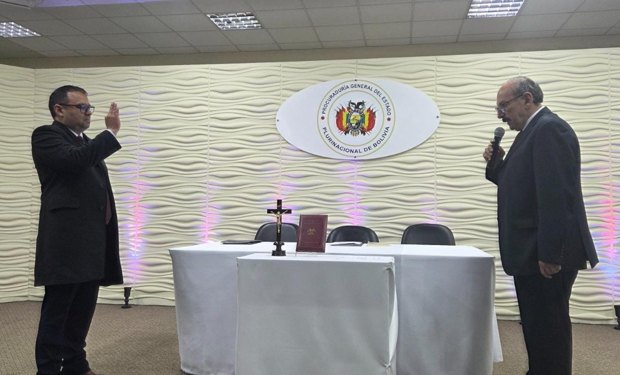 PROCURADOR GENERAL POSESIONA A MARCELO LONGARIC COMO NUEVO SUB PROCURADOR DE DEFENSA Y REPRESENTACIÓN LEGAL DEL ESTADO