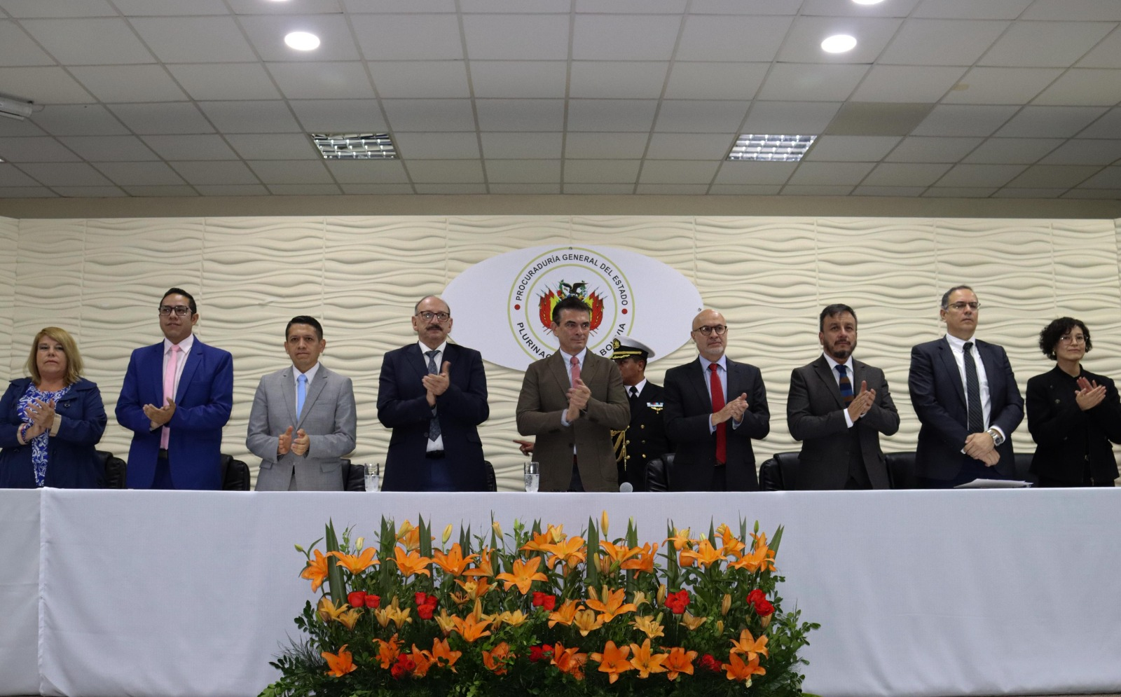 PRESIDENTE PAZ PRESENTA A LA COMISIÓN DE LA VERDAD DE HIDROCARBUROS Y PROCURADOR ANUNCIA EXHAUSTIVA INVESTIGACIÓN